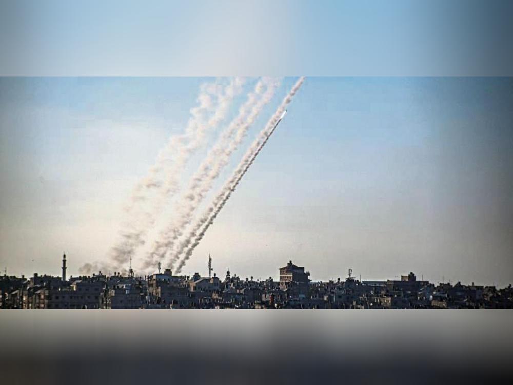 Raketen werden im südlichen Gazastreifen in Richtung Israel abgefeuert: Der Nahe Osten ist einer von mehreren Brandherden in der Welt aktuell. Foto: dpa